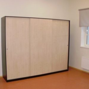 Riidekapp lükandustega